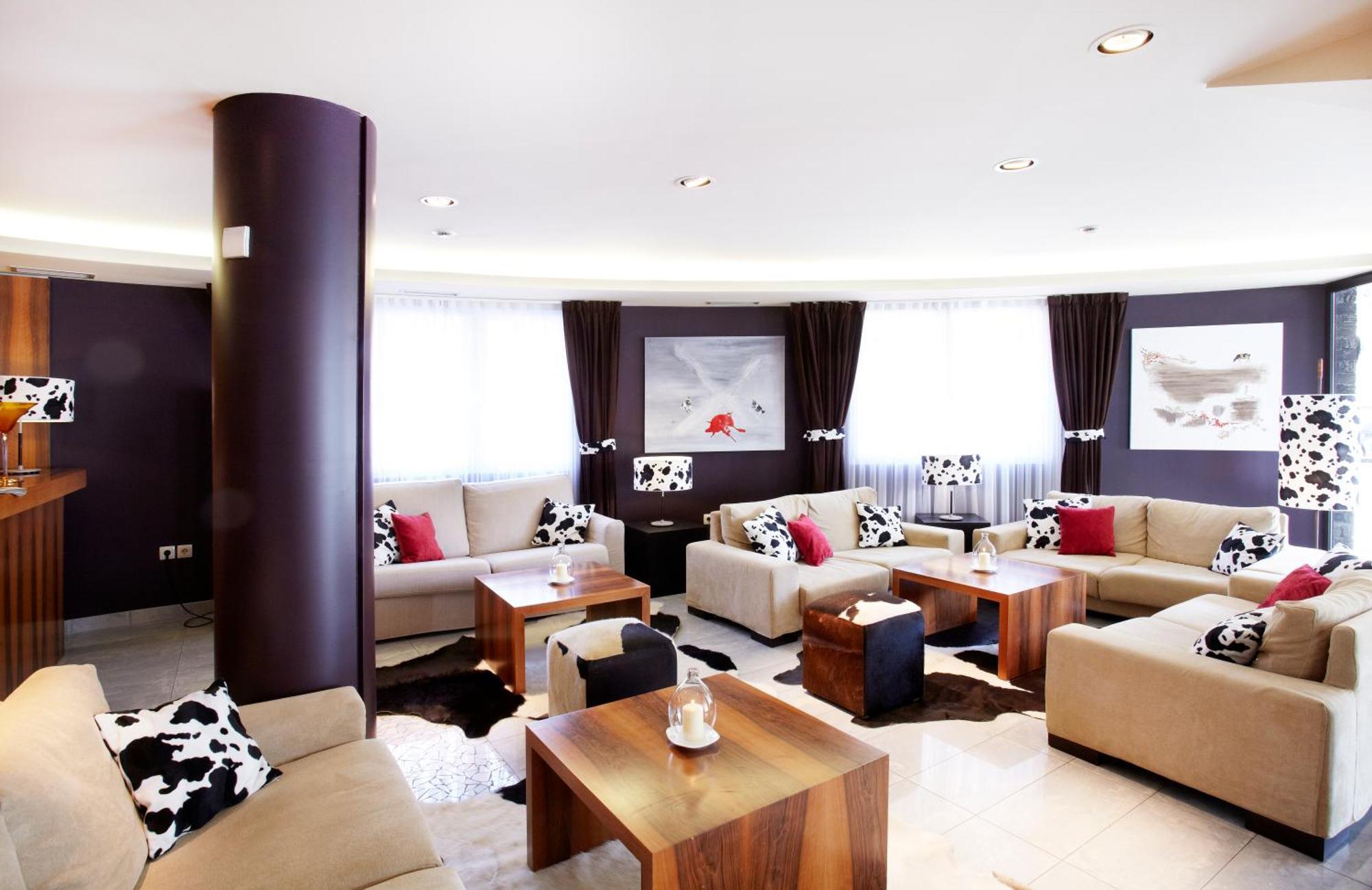 לה קורטינאדה Hotel Mu מראה פנימי תמונה