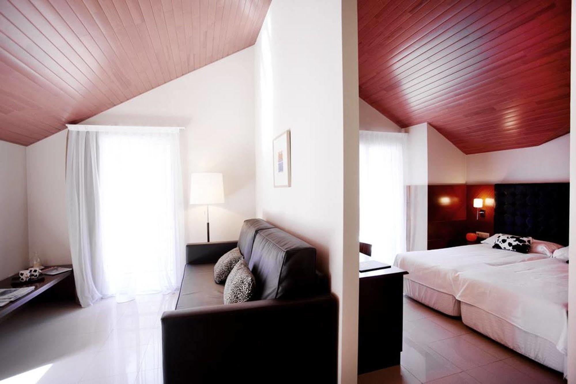 לה קורטינאדה Hotel Mu חדר תמונה